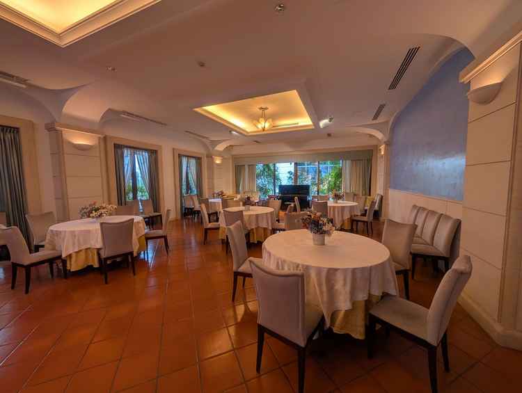 披露宴を執り行う会場の1階レイアウト例