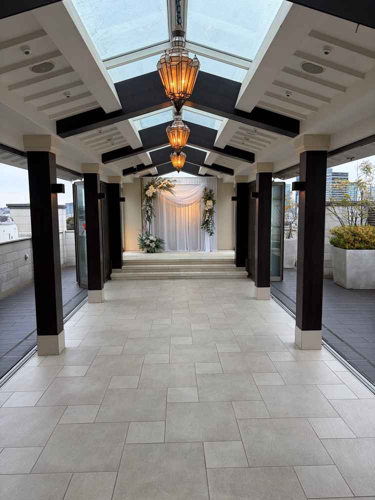 フラワーシャワーはここでやるとの事で、人数が多いときついかなとも思いました