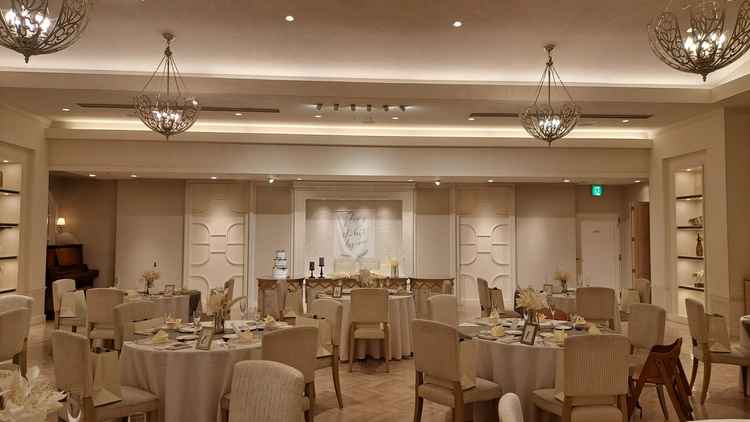 柔らかな雰囲気がすごくおしゃれで、披露宴会場はアットホームな印象でした。