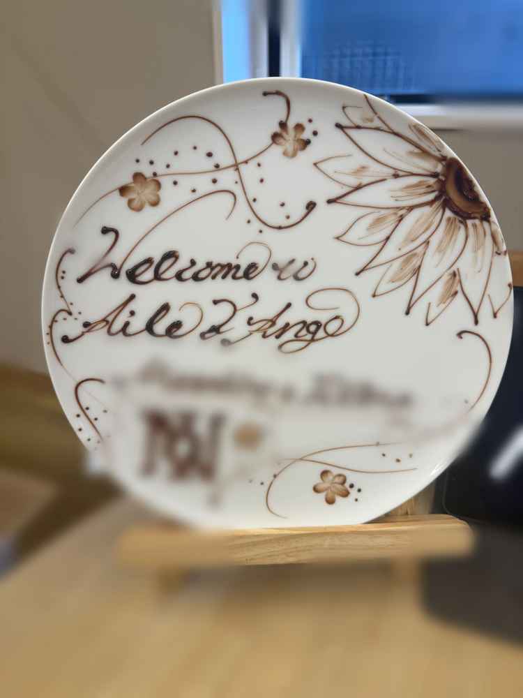 サプライズで料理長が書いて出してくれたプレート