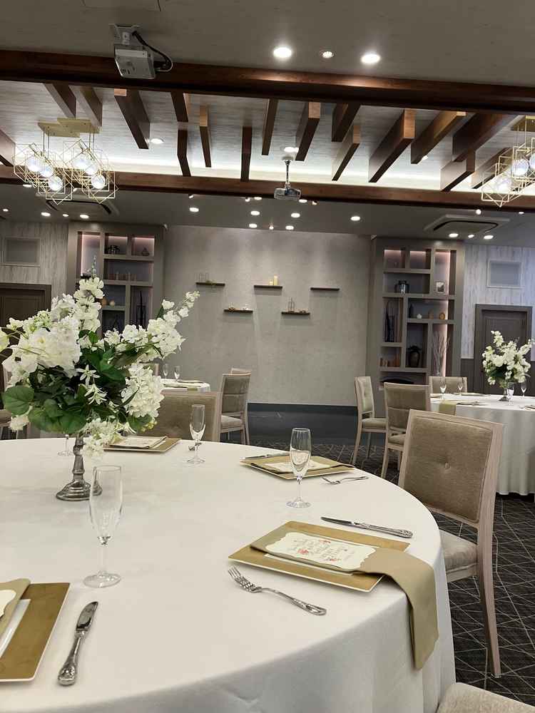 広々とした披露宴会場。清潔感がある