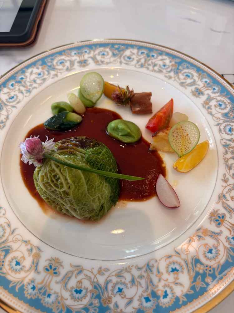 試食会ではキャベツ包みの黒毛和牛をいただきました。オープンキッチンで作られたお料理で美味しかったです