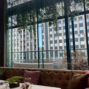 披露宴会場横のテラス。テラスの出入りは自由にできる。