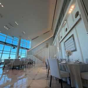 なんといっても解放的で素敵な披露宴会場が魅力的！