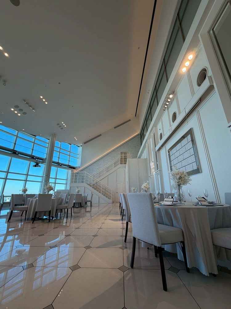 なんといっても解放的で素敵な披露宴会場が魅力的！