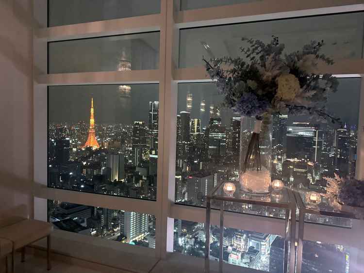 チャペルの一番前から東京タワーが見える