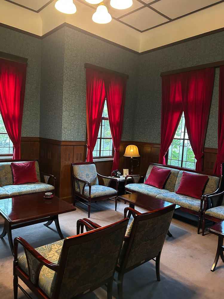 カウンセリングで通された洋館