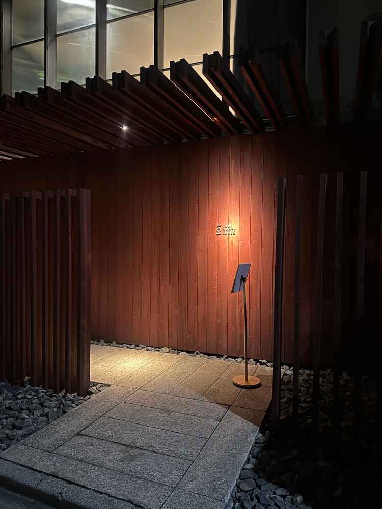 エントランスはまず美術館のような感じで素敵