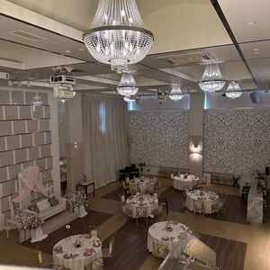 披露宴会場は適度な広さで快適に過ごせると思います。