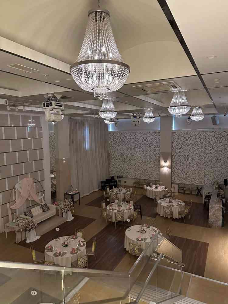 披露宴会場は適度な広さで快適に過ごせると思います。