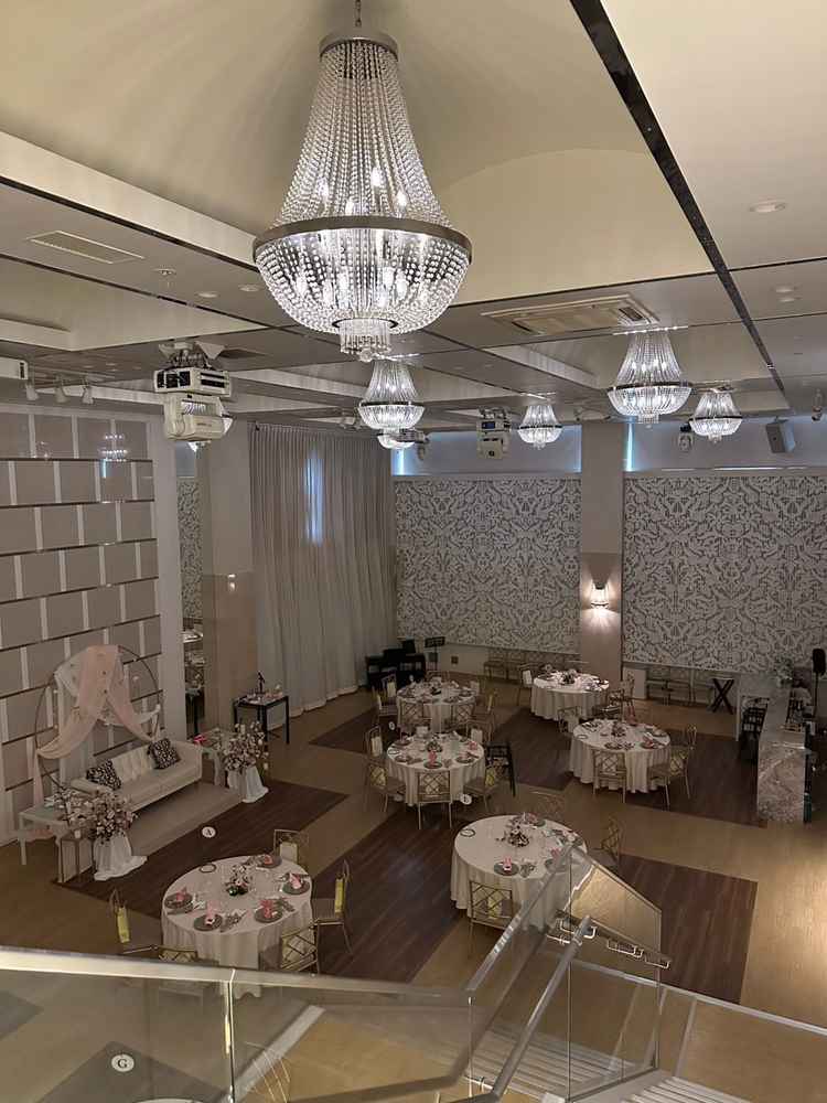 披露宴会場は適度な広さで快適に過ごせると思います。