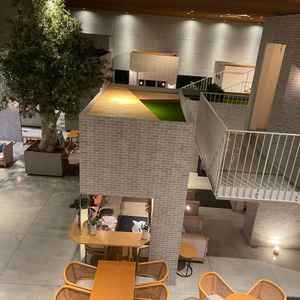 ゲストの待合室ですが、開放感があり新鮮な空間でした。