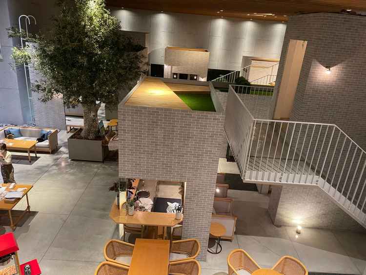 ゲストの待合室ですが、開放感があり新鮮な空間でした。