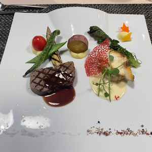 料理は非常においしかったです。素材ひとつひとつのシェフのこだわりを感じました。