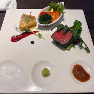 ワンプレート試食で前菜やお魚、お肉料理を温かい状態で試食でき美味しかった。