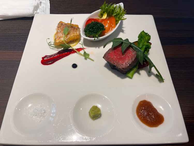 ワンプレート試食で前菜やお魚、お肉料理を温かい状態で試食でき美味しかった。