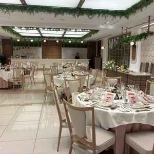 披露宴会場その①   全体的にナチュラルな色合いがとても可愛かったので気に入っています。