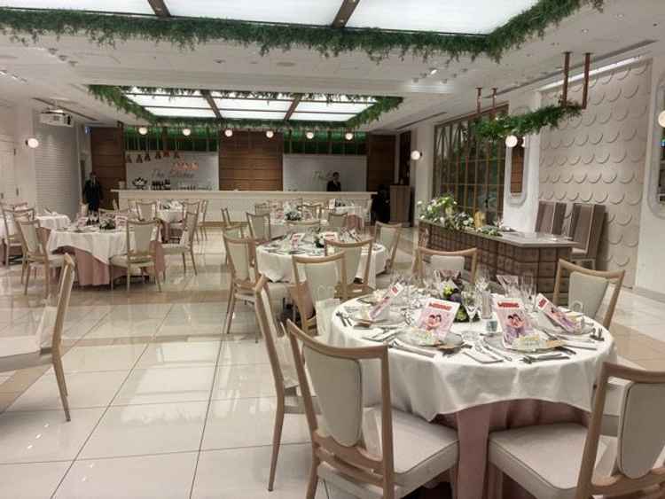 披露宴会場その①   全体的にナチュラルな色合いがとても可愛かったので気に入っています。