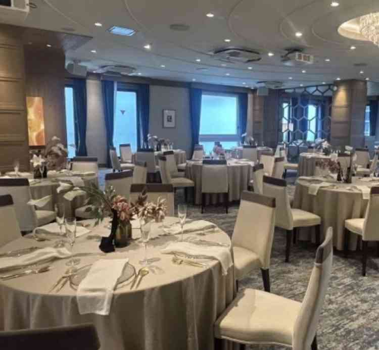 大人数で使える披露宴会場