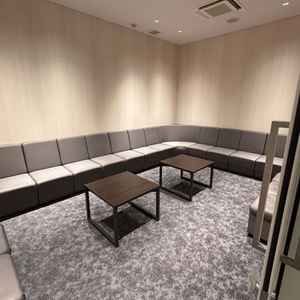 新郎新婦の親族の待合室です。2つあるので新郎家と新婦家で分かれて使えます。