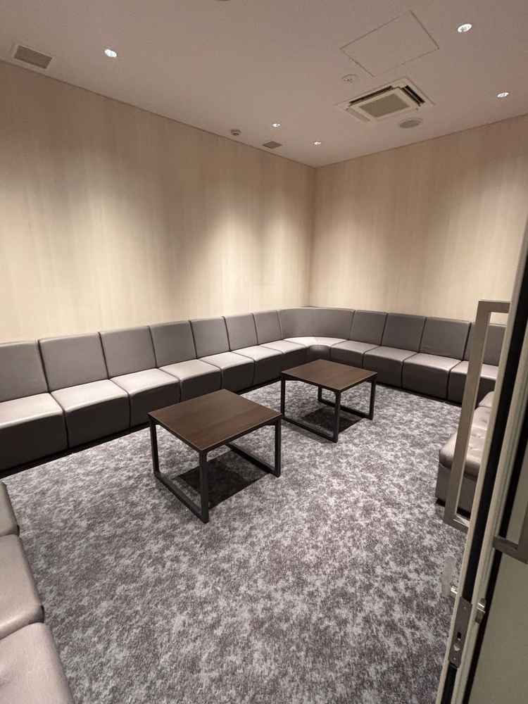 新郎新婦の親族の待合室です。2つあるので新郎家と新婦家で分かれて使えます。