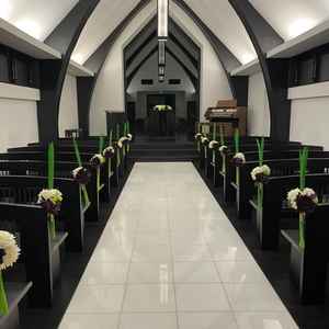 シックで落ち着いた雰囲気の和のチャペルは妻が非常に気に入っており、ここが良いと喜んでました。