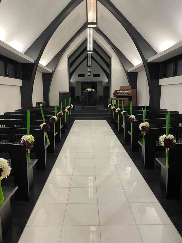 シックで落ち着いた雰囲気の和のチャペルは妻が非常に気に入っており、ここが良いと喜んでました。