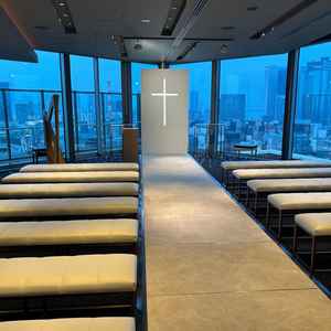 高層階のチャペルの雰囲気が非常に綺麗で思わず撮ってしまった一枚。夕方なので日暮の感じがまたよかった。