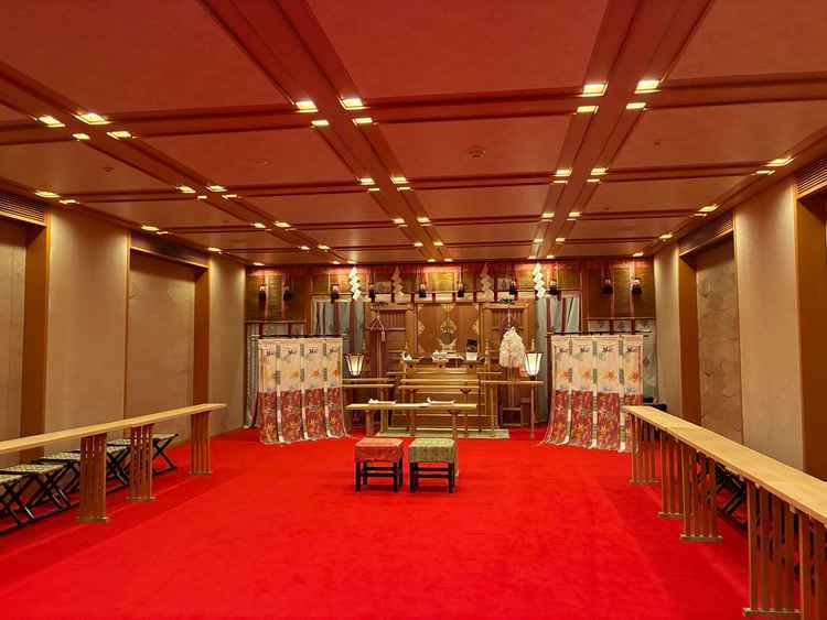 ホテル内の神殿。しっかりと神社の神殿のような作りで本格的な神前式ができる点が魅了に感じました。