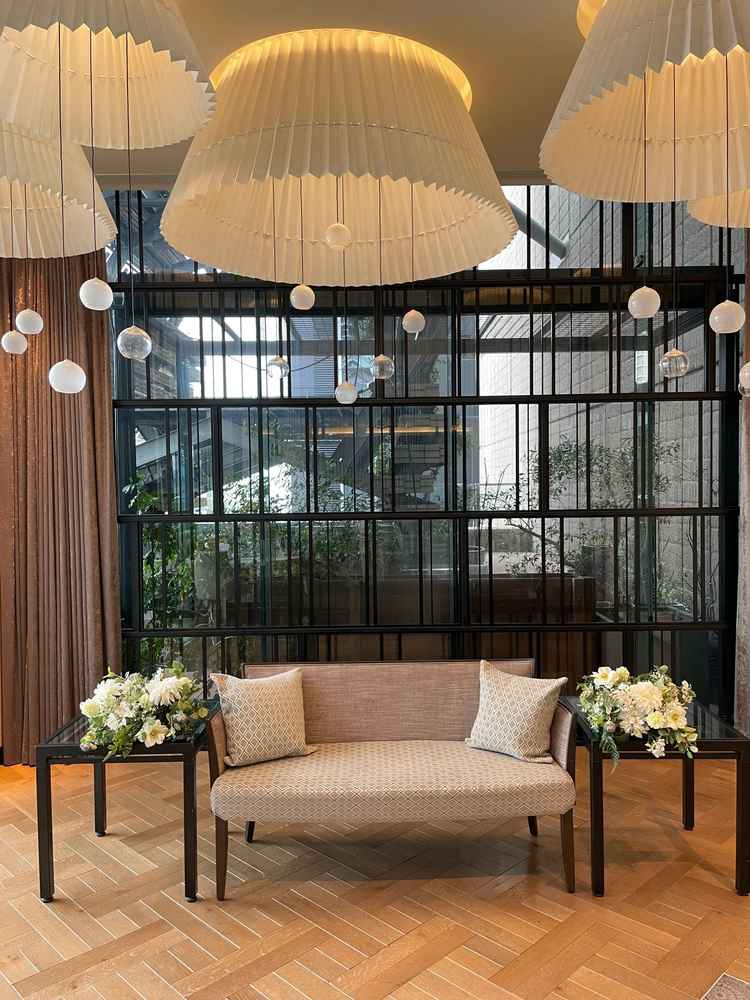 披露宴会場の新郎新婦席