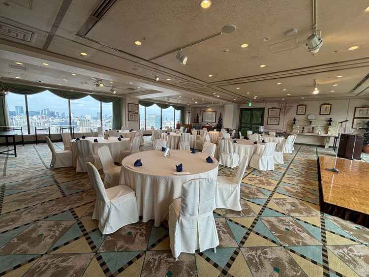 景色が見える会場