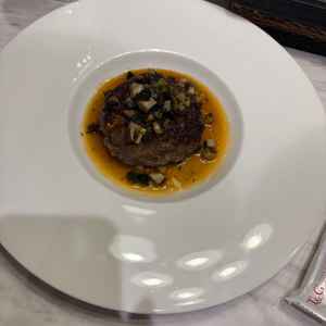 試食の和牛ハンバーグ。