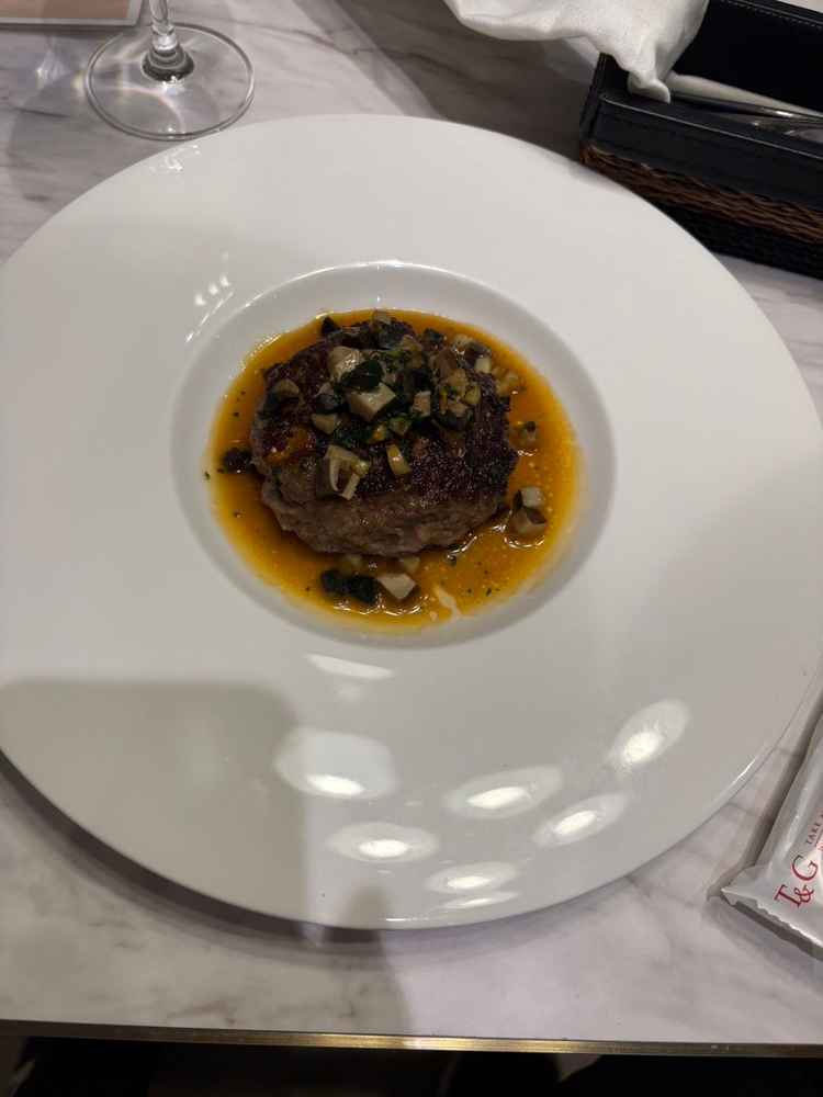 試食の和牛ハンバーグ。