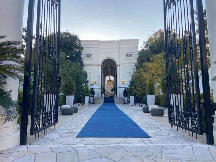 真っ青に見えていたけど、少し落ち着いた藍色でした。