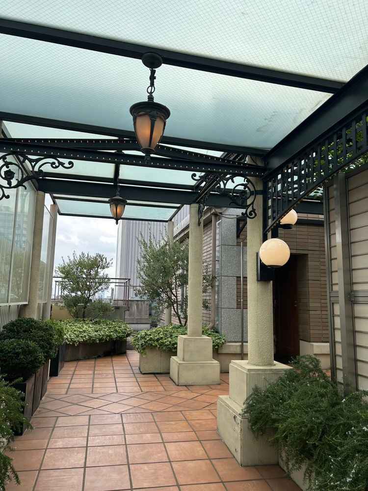 雨を除けれる通路