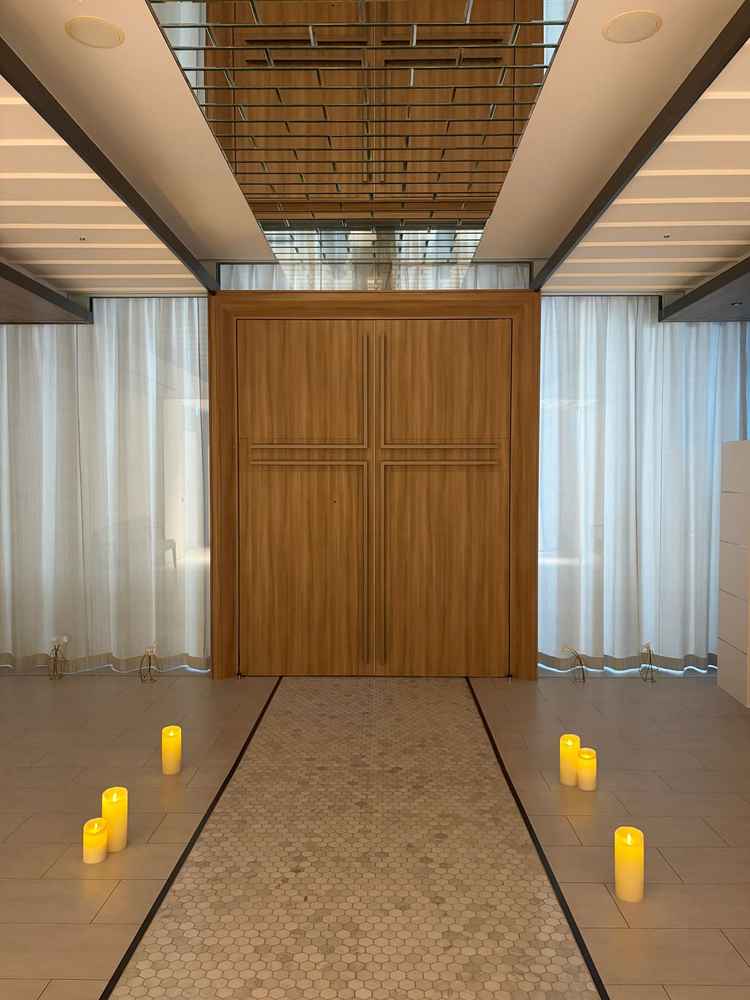 チャペル入り口前のマザーズロードです。