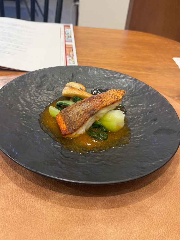 試食のお魚。2人でシェアするように言われました。
