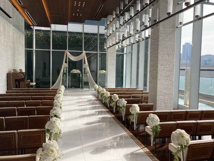 自然光が入り、とても明るかった挙式会場。