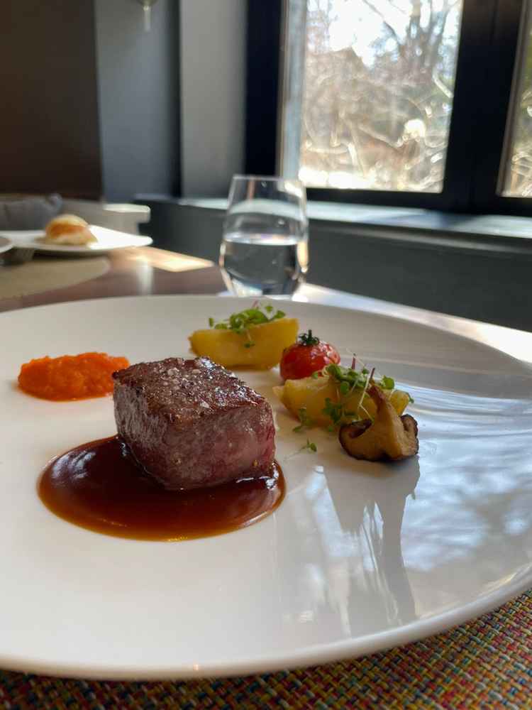 試食にて頂きました国産牛フィレ。ニンジンのペースト状のソースとの相性が良く、満足できました。