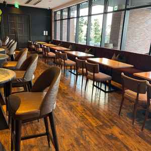 待合室に、たくさん椅子が用意されており、ヒールで来たり遠方か来ても安心だなと思いました。