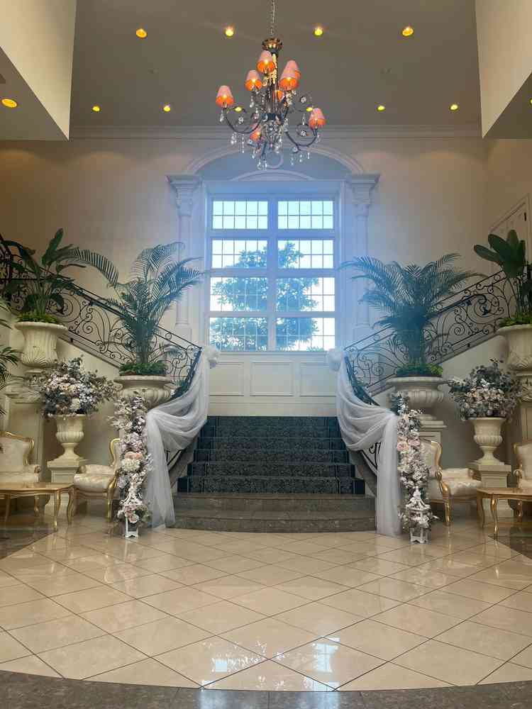 シャンパーニュ邸のリビング階段。とても可愛らしい雰囲気でプリンセス気分を味わえそうな階段でした。