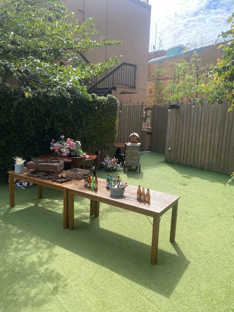 披露宴会場まえのお庭です。とても広く快適で雰囲気の良い場所になっていました。