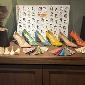 オーダーメイドのウエディングシューズ。色からヒールまで選べるのは魅力。