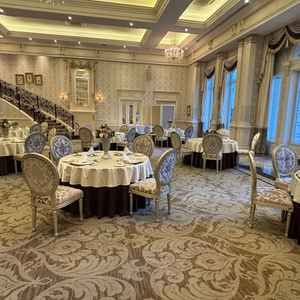 披露宴会場②ヨーロピアンでゴージャスな雰囲気。女子が好きそう。