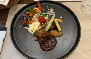 料理はとても美味しかったです。とてもクオリティの高いお食事でした。老若男女みんなが満足出来そうです。