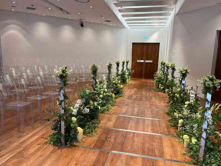 森が見えるチャペル