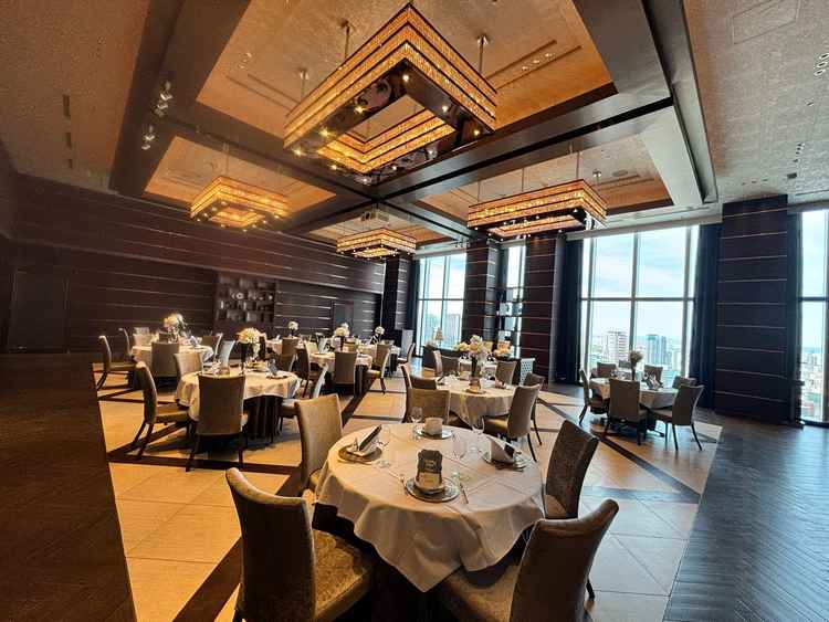 ブラウンを基調としたデザインが落ち着きと高級感を演出し全体的にリッチで上品な空間でした。