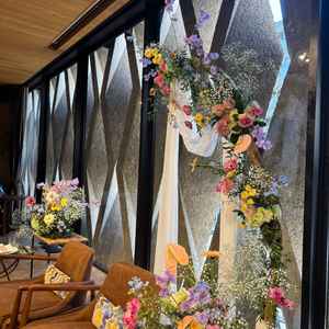 披露宴会場の実際のお花を見せて頂きイメージが膨らみました