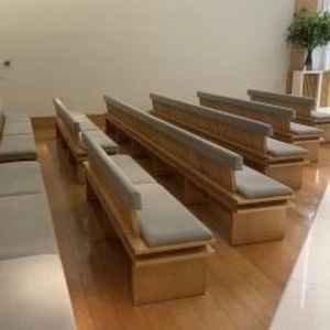 チャペルのいす