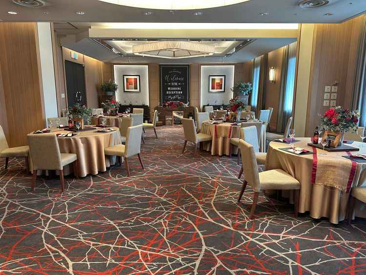 パーティールームもおしゃれでお花によって雰囲気も変わるのでアレンジしやすそうだった。